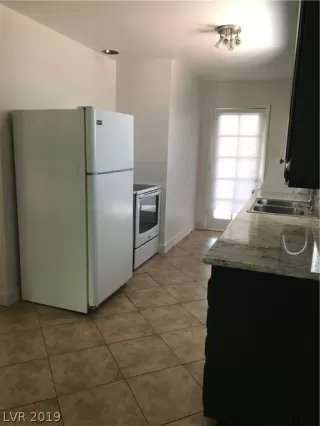 Photo #4: 2122382 Listing 