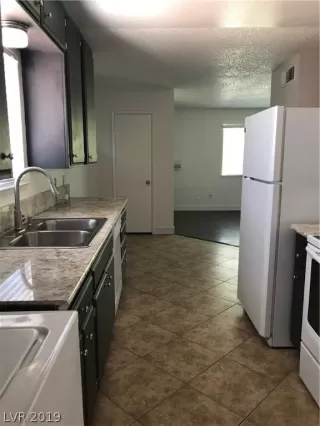 Photo #5: 2122382 Listing 