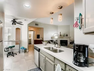 Photo #3: 2122397 Listing