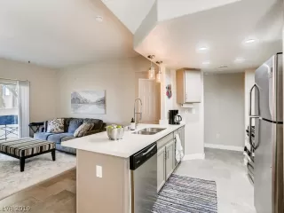 Photo #4: 2122397 Listing