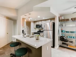 Photo #5: 2122397 Listing