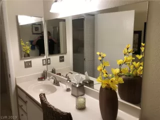 Photo #3: 2122433 Listing