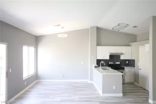 Photo #4: 2122545 Listing 