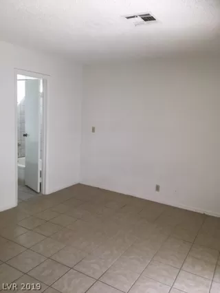 Photo #4: 2122749 Listing 