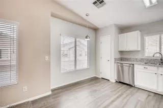 Photo #6: 2122843 Listing 