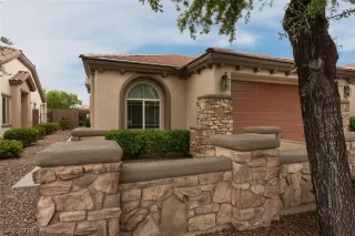 Photo #2: 2122935 Listing