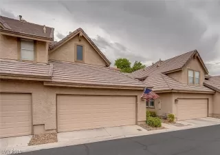 Photo #2: 2122975 Listing