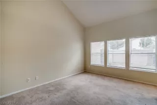 Photo #4: 2122975 Listing