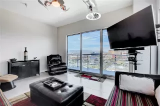 Photo #5: 2123016 Listing