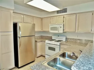 Photo #4: 2123047 Listing 