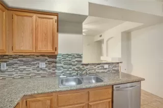 Photo #5: 2123203 Listing 