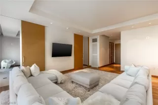 Photo #2: 2123302 Listing