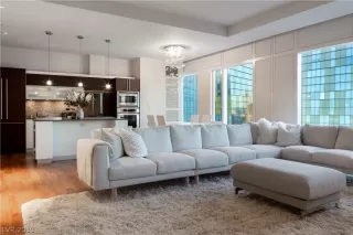 Photo #3: 2123302 Listing