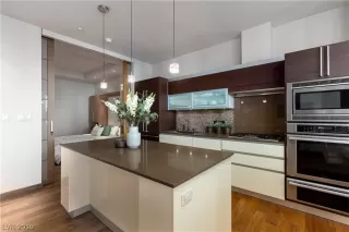 Photo #5: 2123302 Listing