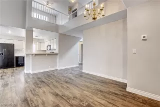 Photo #5: 2123352 Listing