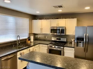 Photo #1: 2123369 Listing