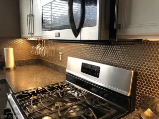 Photo #3: 2123369 Listing