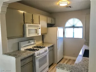 Photo #4: 2123545 Listing