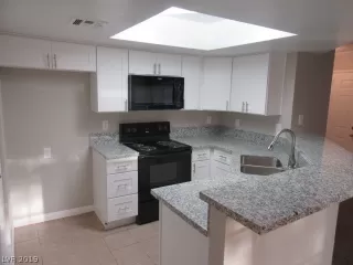 Photo #3: 2123548 Listing