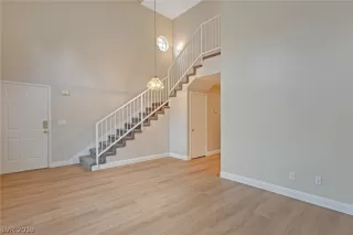 Photo #5: 2123606 Listing