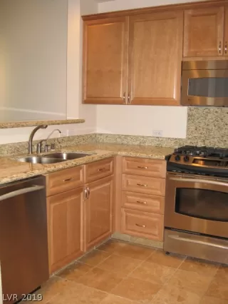 Photo #4: 2123643 Listing 