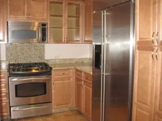 Photo #5: 2123643 Listing 