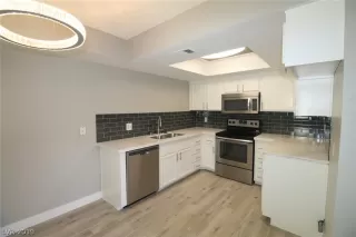 Photo #5: 2123685 Listing 