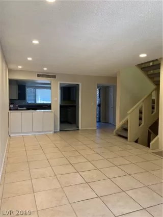 Photo #4: 2123698 Listing 