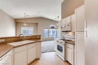 Photo #6: 2123757 Listing