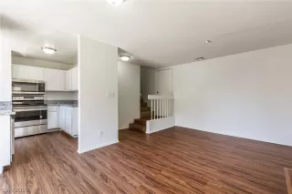 Photo #3: 2123888 Listing