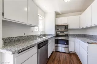 Photo #5: 2123888 Listing