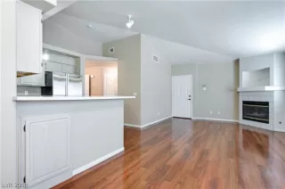 Photo #4: 2123902 Listing