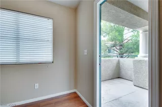 Photo #5: 2123902 Listing