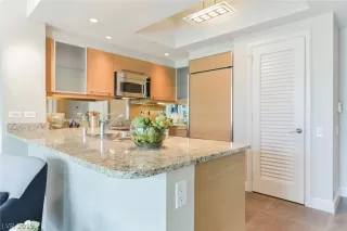 Photo #3: 2123988 Listing