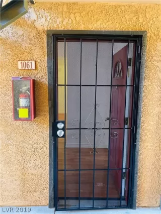 Photo #1: 2124035 Listing 