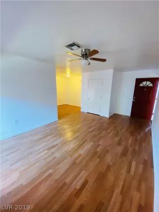 Photo #3: 2124035 Listing 