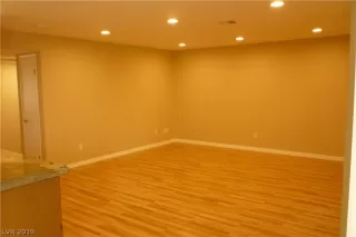 Photo #5: 2124056 Listing