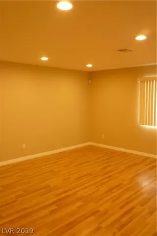 Photo #6: 2124056 Listing