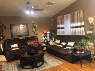 Photo #1: 2124190 Listing 