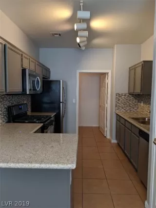 Photo #1: 2124274 Listing