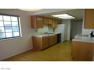 Photo #4: 2124343 Listing