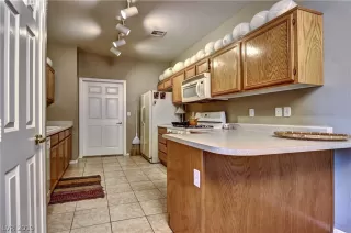 Photo #4: 2124347 Listing 