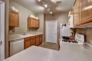 Photo #5: 2124347 Listing 