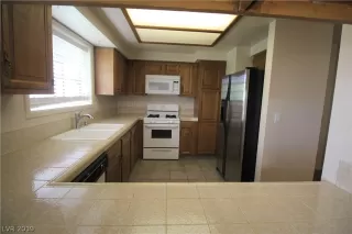 Photo #4: 2124348 Listing 