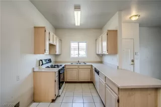 Photo #1: 2124366 Listing