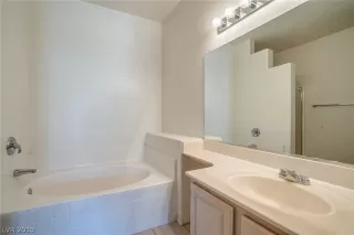 Photo #3: 2124366 Listing