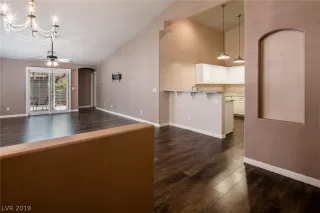 Photo #2: 2124384 Listing