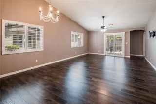 Photo #3: 2124384 Listing