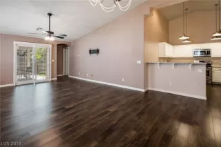 Photo #4: 2124384 Listing