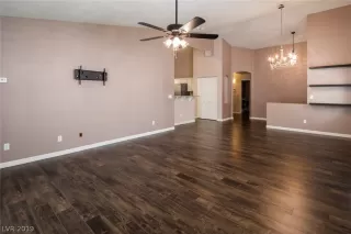 Photo #5: 2124384 Listing